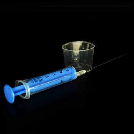 Dosier Set Spritze und Messbecher